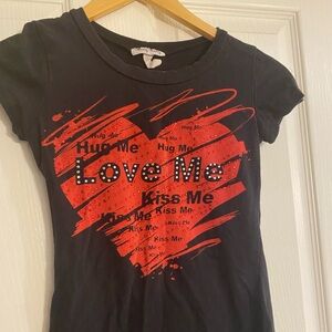 Many Many Brand Black and Red Rhinestone T Shirt Wording Hug/Kiss/Love Me -Small